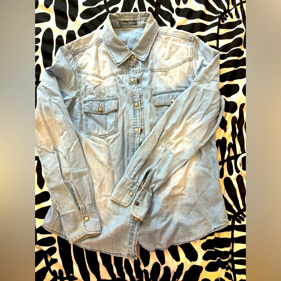 Suzy Shier Western style L shirt with snap buttons. - Picture 1 of 4